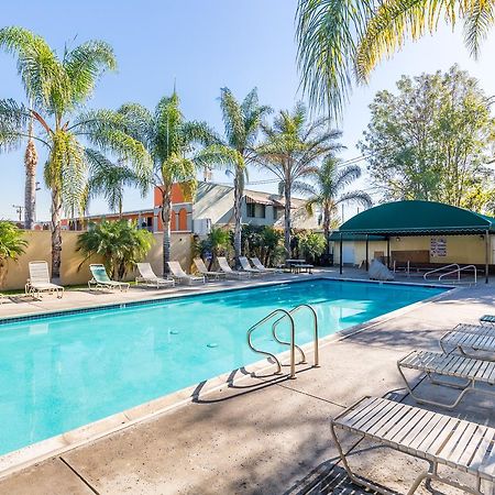 Colonial Pool & Spa Motel Long Beach Exterior photo