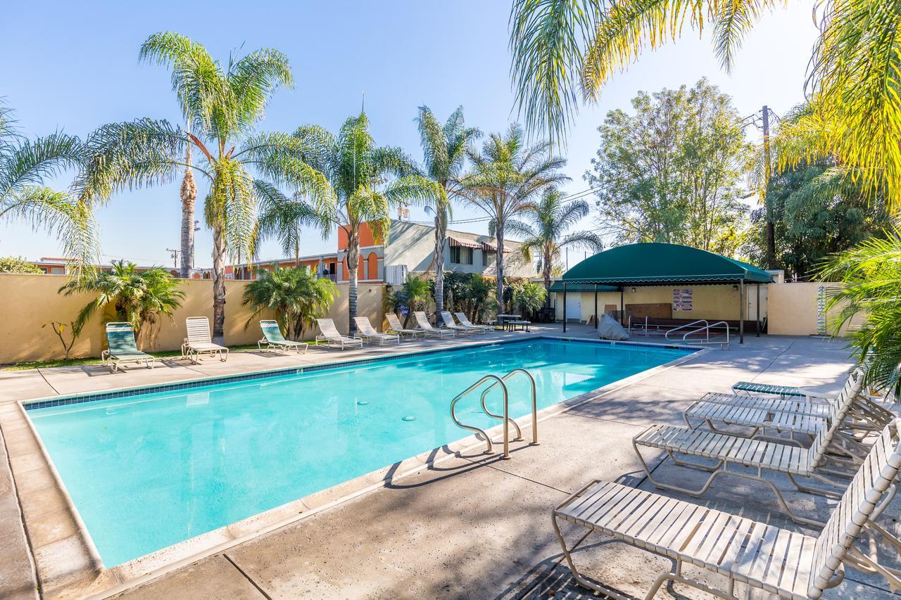 Colonial Pool & Spa Motel Long Beach Exterior photo