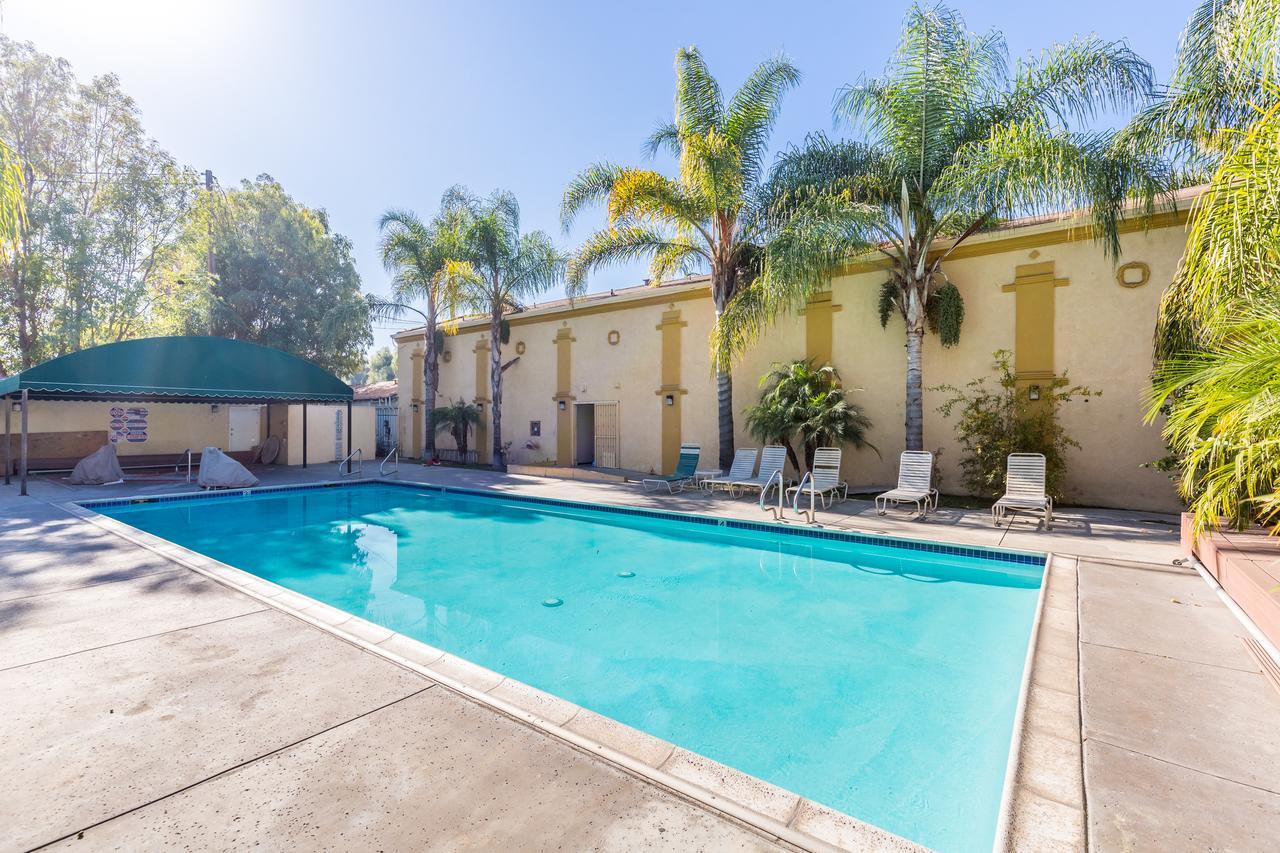 Colonial Pool & Spa Motel Long Beach Exterior photo