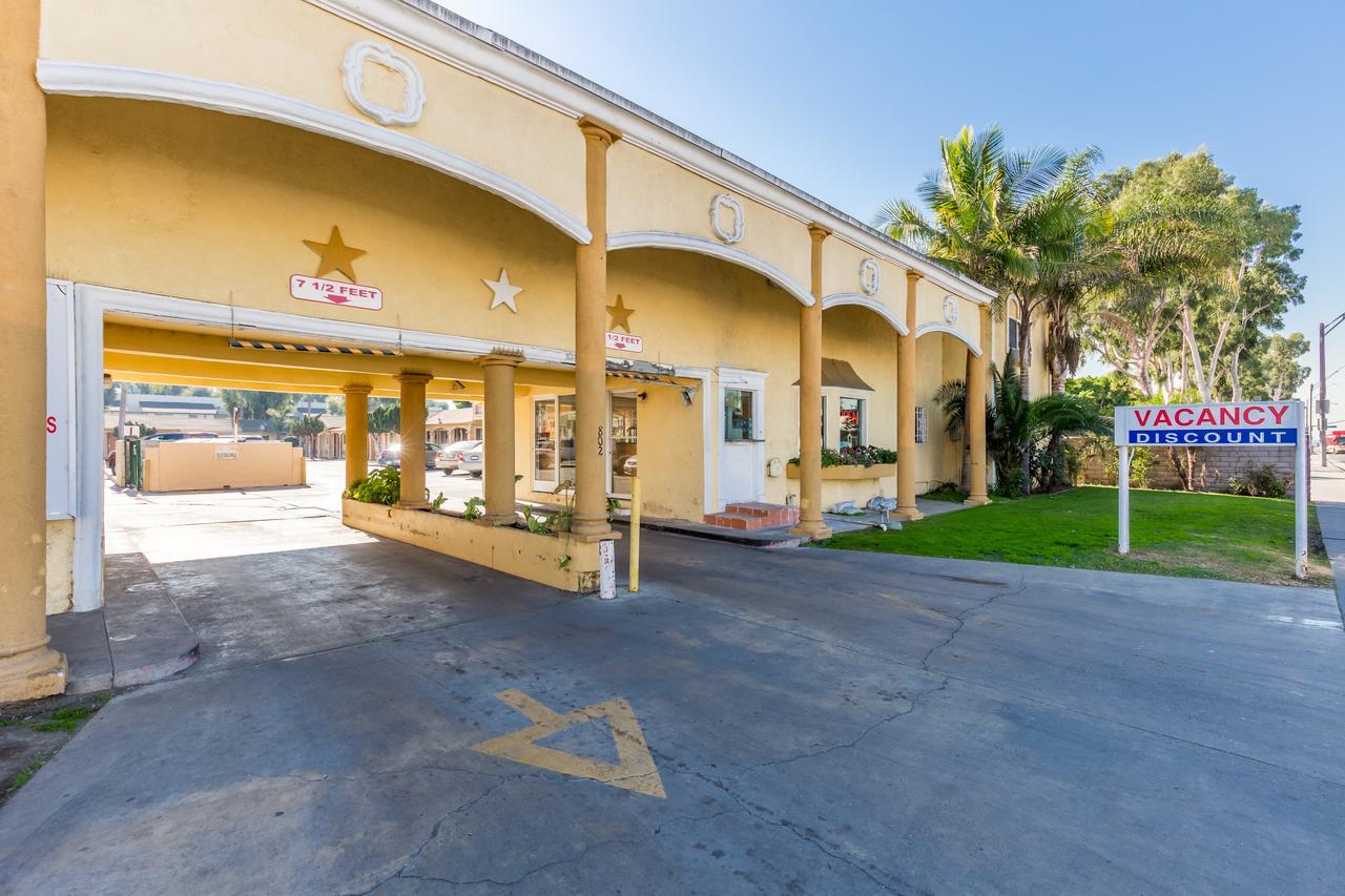 Colonial Pool & Spa Motel Long Beach Exterior photo