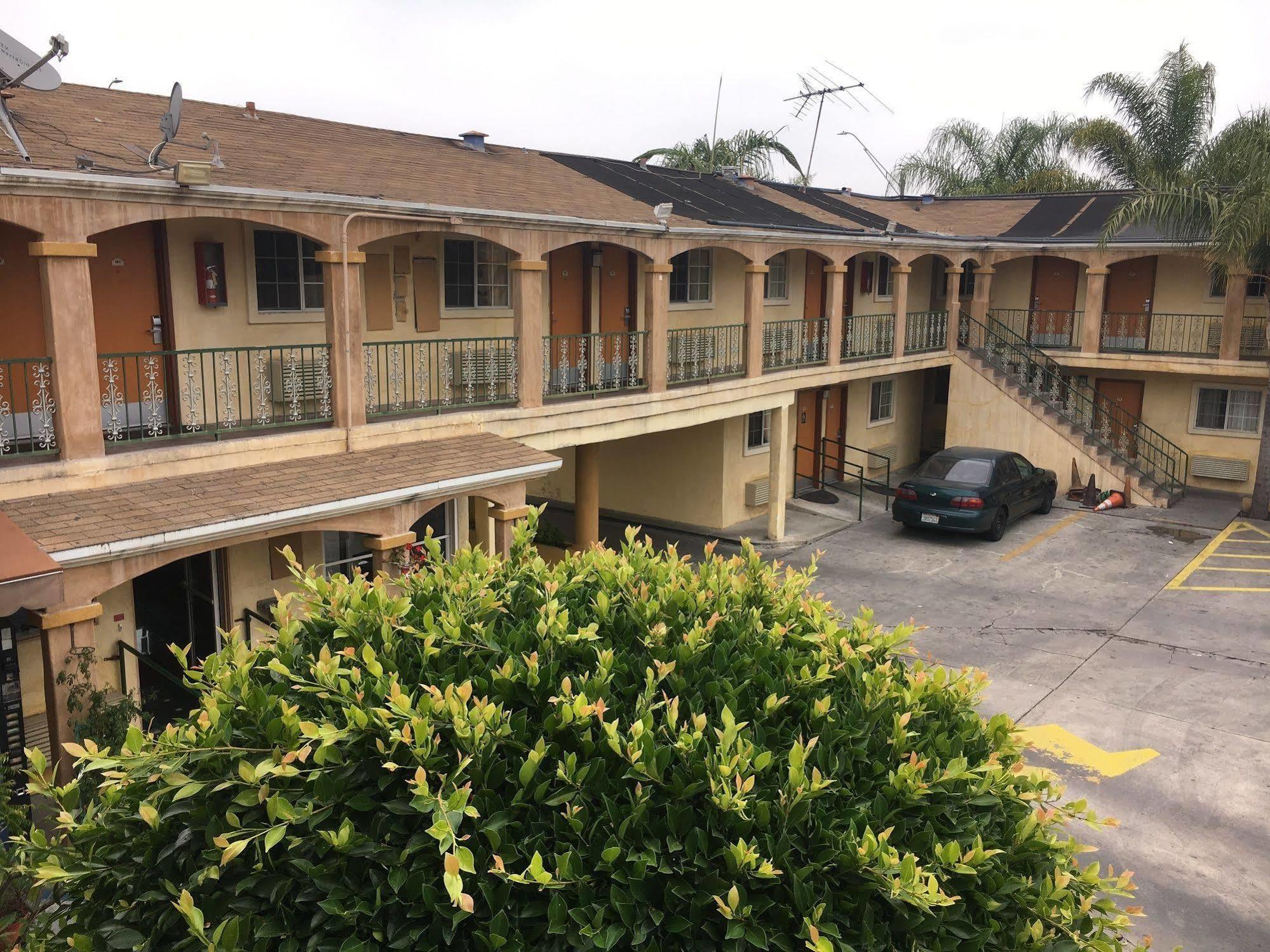 Colonial Pool & Spa Motel Long Beach Exterior photo