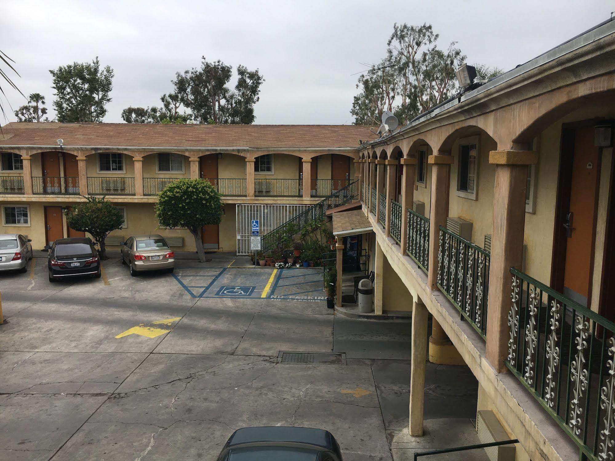 Colonial Pool & Spa Motel Long Beach Exterior photo